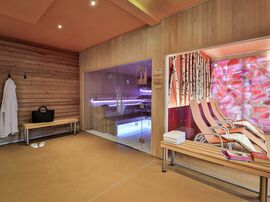 Wellnessbereich mit Zugang zum Solarium und Ruhebereich 