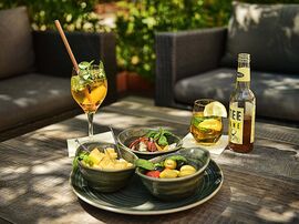 Leckeres Essen und Eistee im The Monarch Hotel