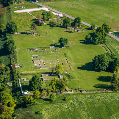 Ausflugsziel Kastell Abusina in Niederbayern aus der Vogelperspektive 