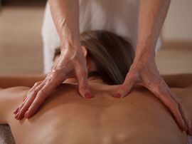 Rückenmassage im 4 Sterne Wellnesshotel Bad Gögging