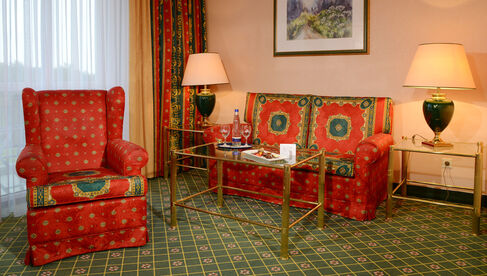 Wohnbereich im 4 Sterne Zimmer des Monarch Hotel